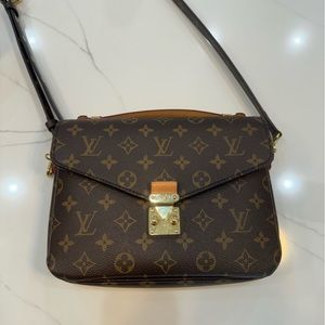 Louis Vuitton Pochette Metis